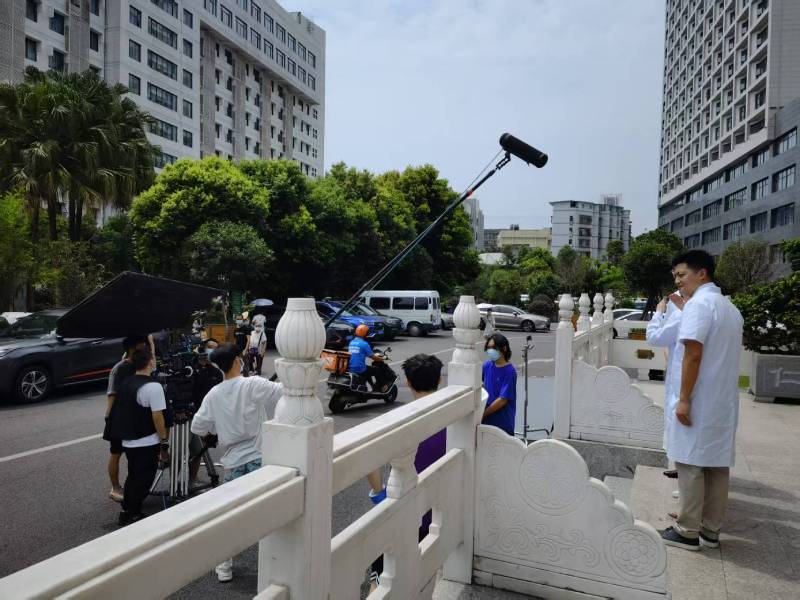 革吉县广告片拍摄公司低成本实现高规格制作的诀窍